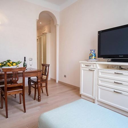 Noliday Suite Riviera Luxury Sea Flat Екстериор снимка