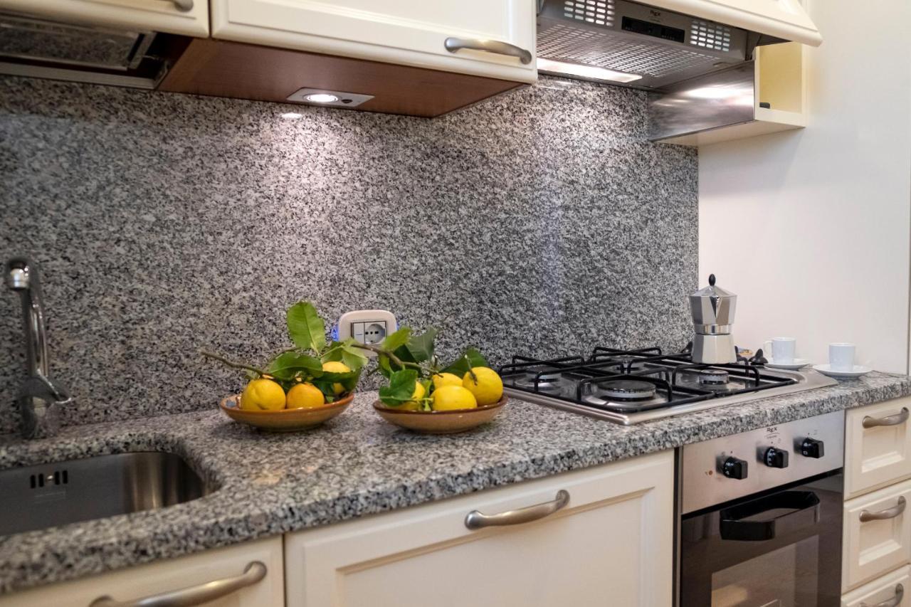 Noliday Suite Riviera Luxury Sea Flat Екстериор снимка